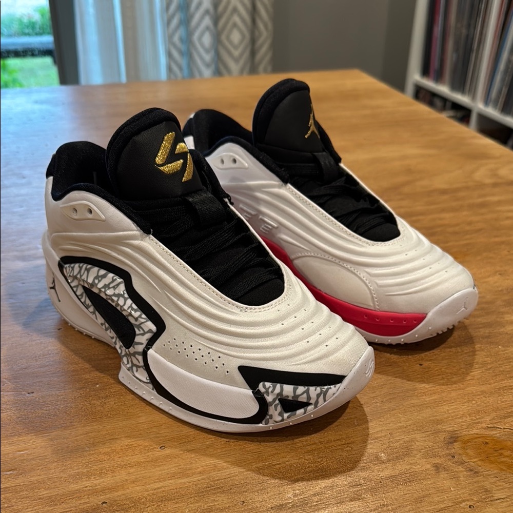 Jordan kids grade school Luka 3 basketball shoes